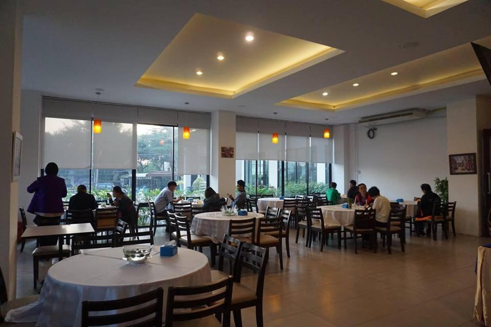 Rinradee Place Buriram Buitenkant foto